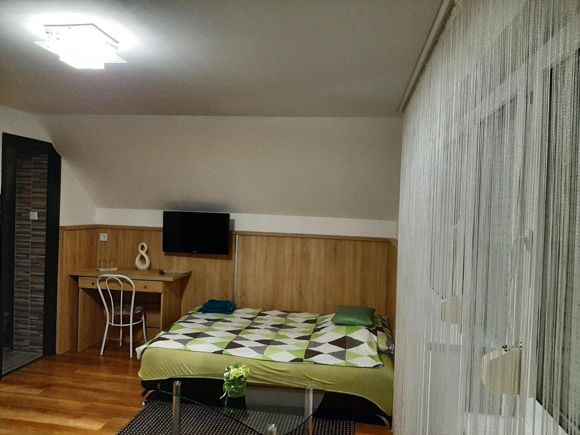 ホテル Kata Vendeghaz Bük 部屋 写真